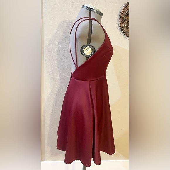 Charlotte Russe Fit & Flare Dress Size Medium Burgundy Skater Backless Straps - Picture 4 of 6